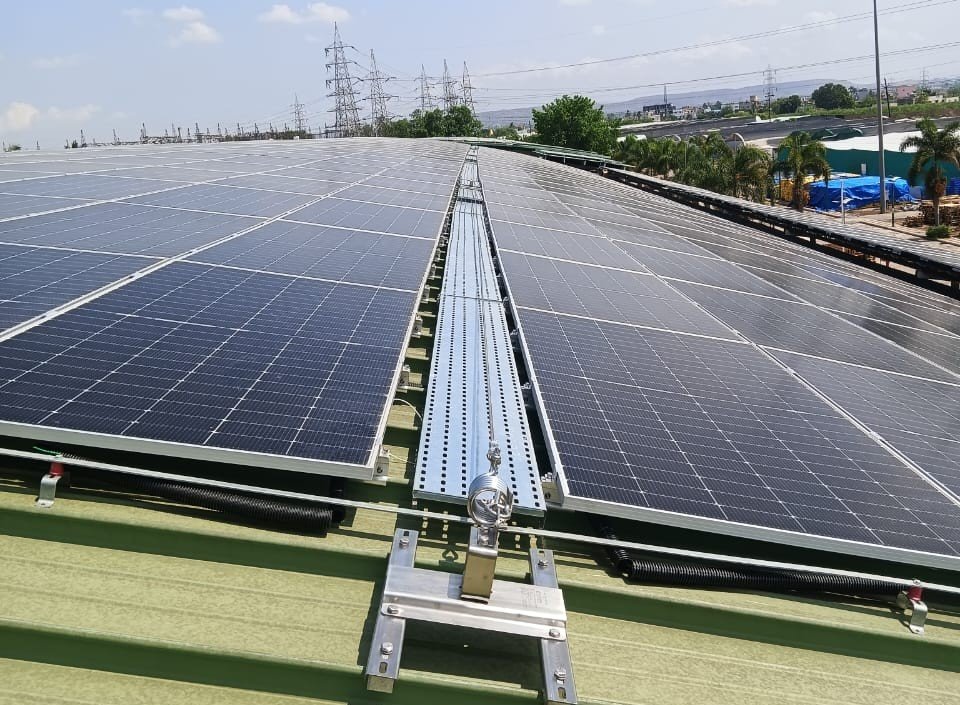 Protection Fall arrestor Safety Systems: Essential Solutions for Safe Rooftop Solar Installations